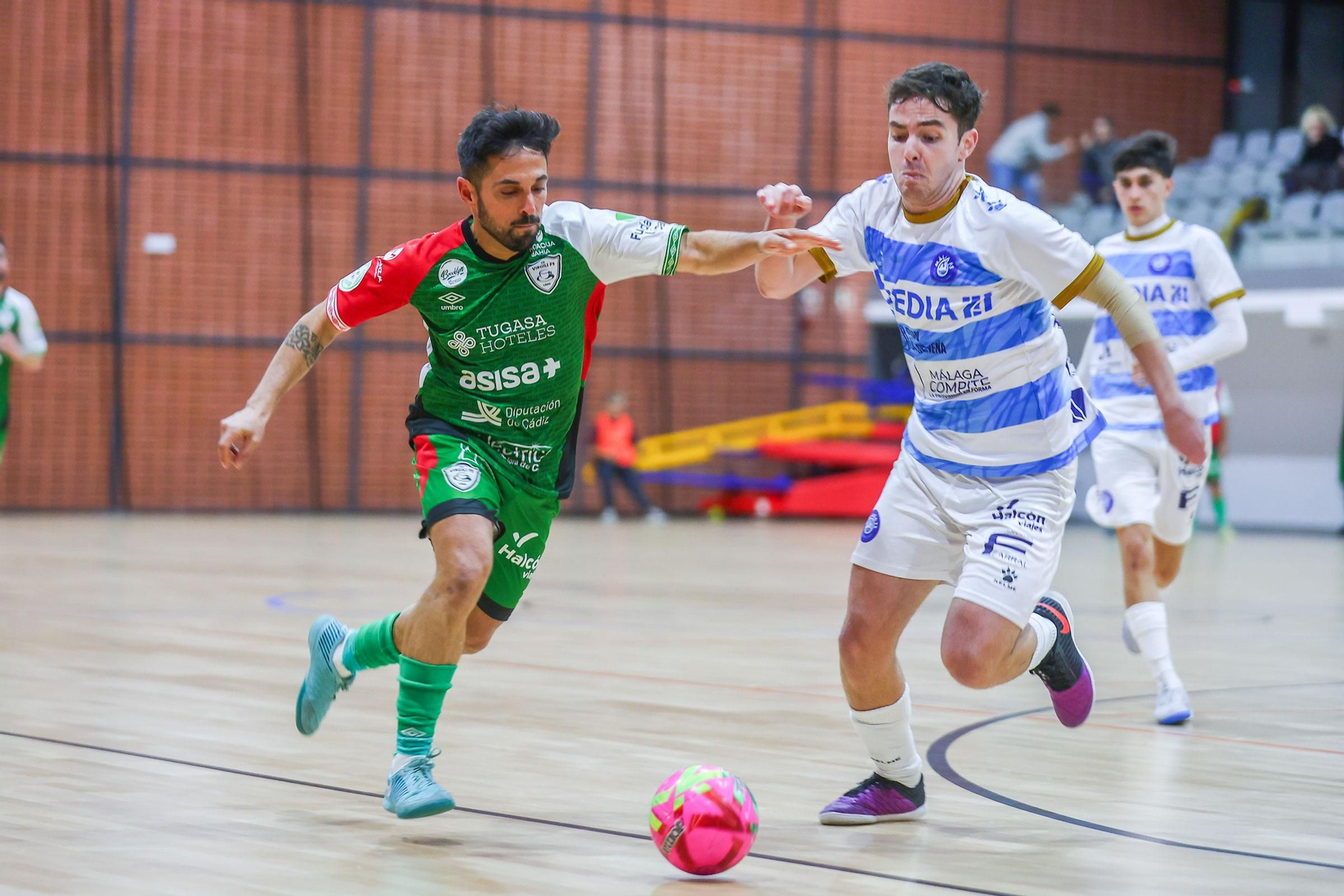 Un acción del partido Málaga Ciudad Redonda B-Virgili Cádiz.