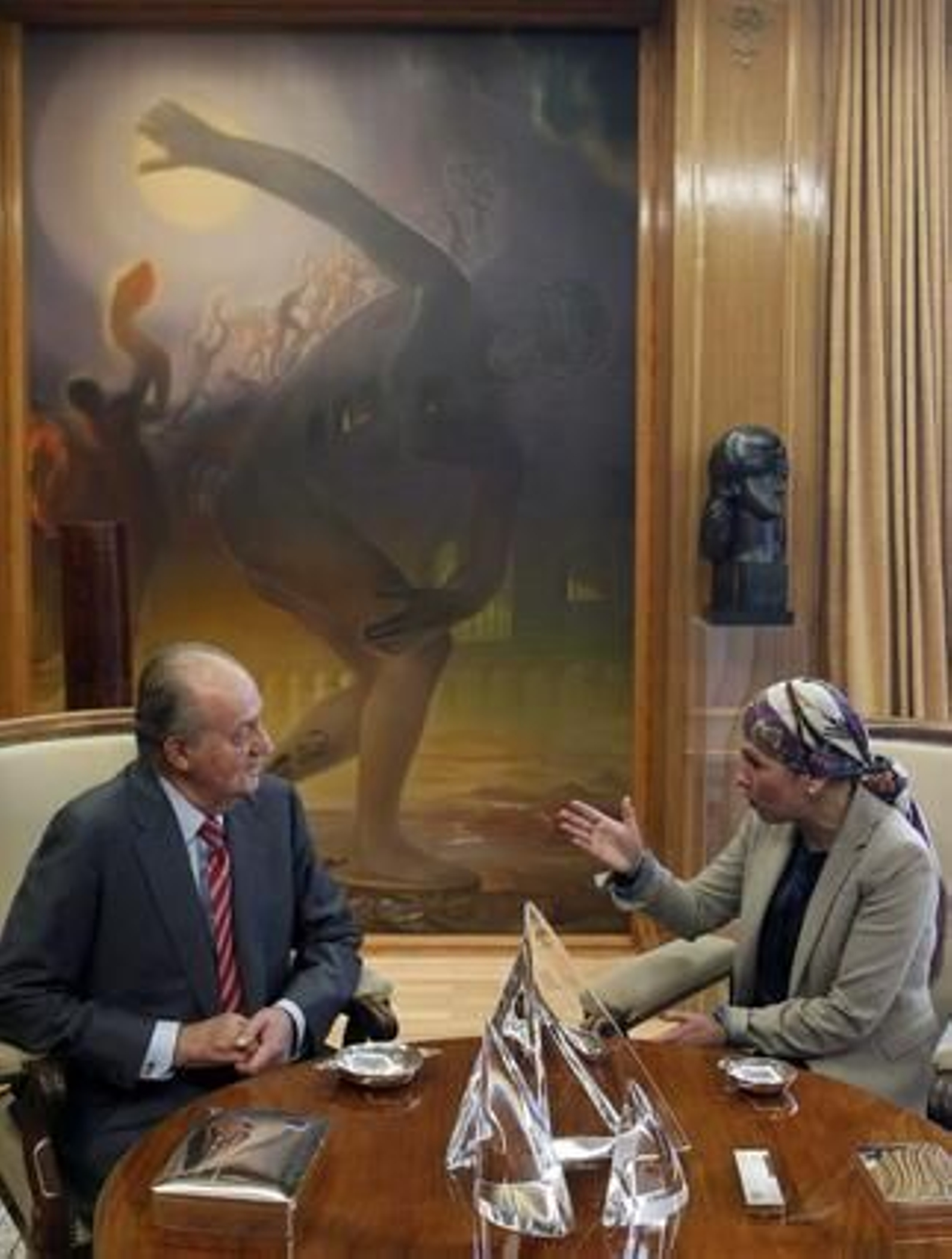 El rey y Uxue Barkos, durante su encuentro en el Palacio de la Zarzuela

Foto: EFE