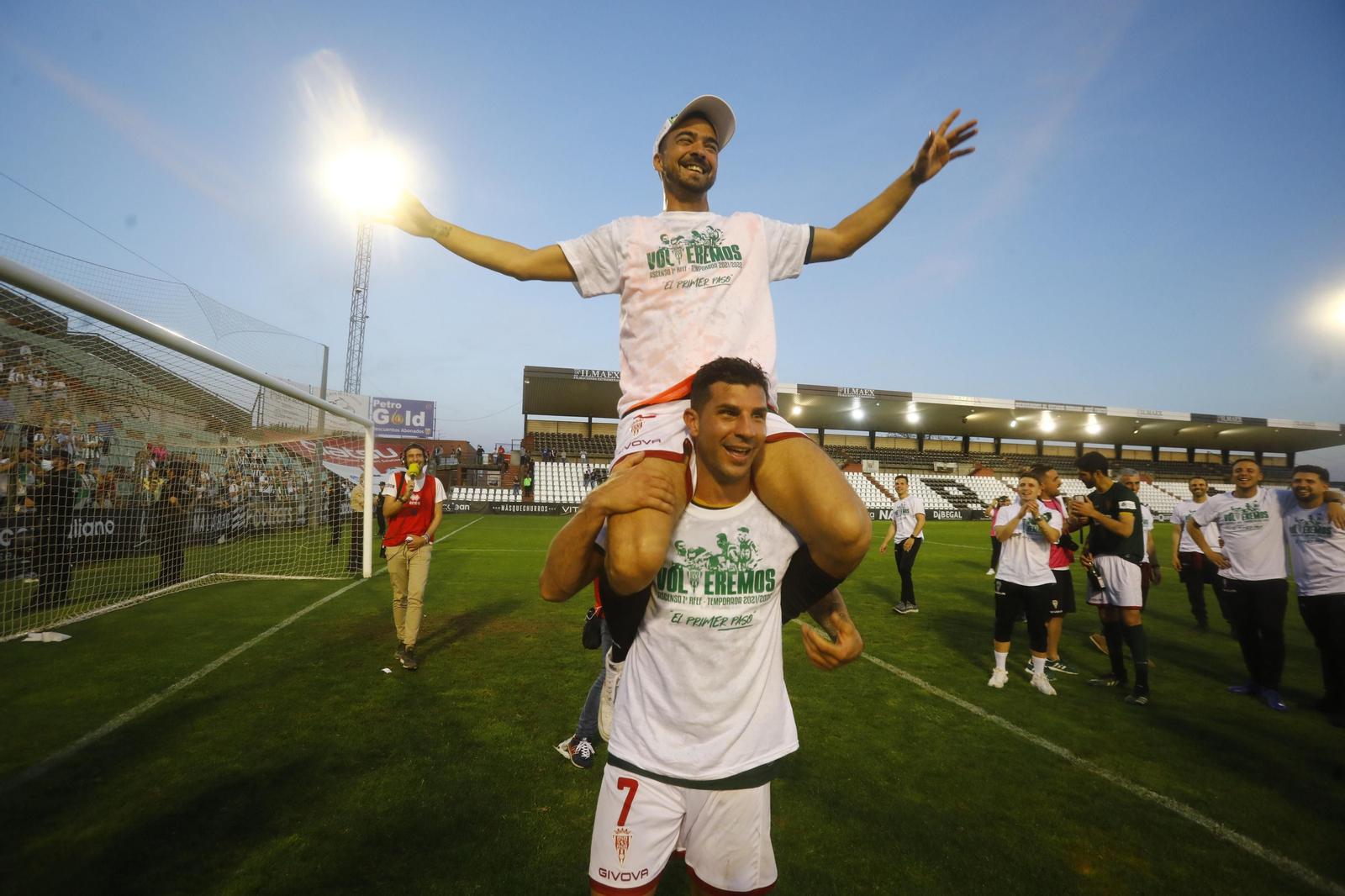 Las imágenes de la fiesta del ascenso del Córdoba CF en Mérida