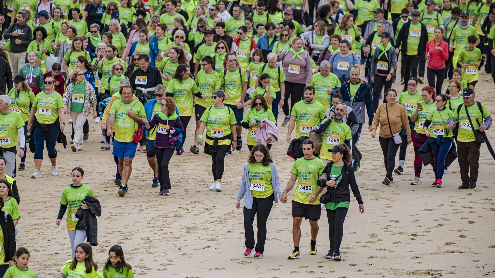 Búscate entre las fotos de la X carrera Cádiz en marcha contra el cáncer