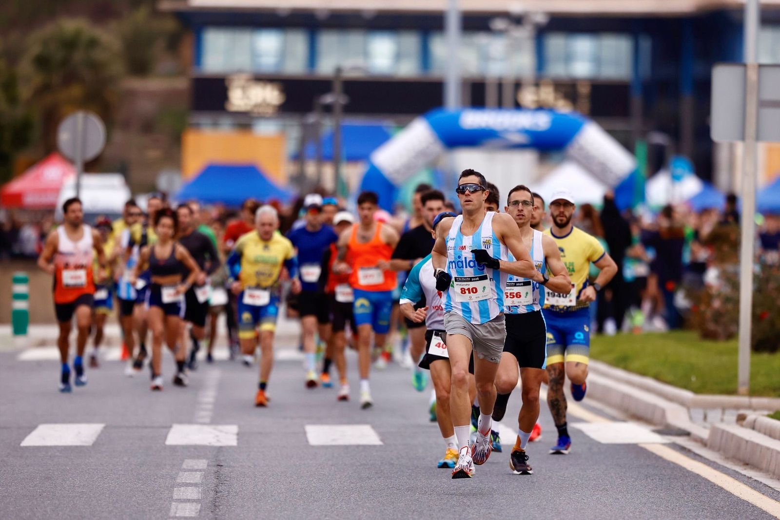 Búscate en las fotos de la Carrera contra el cáncer en Málaga