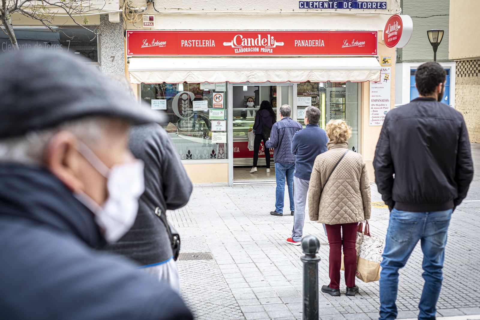 Comercios abiertos en el barrio la laguna bajo el estado de alarma