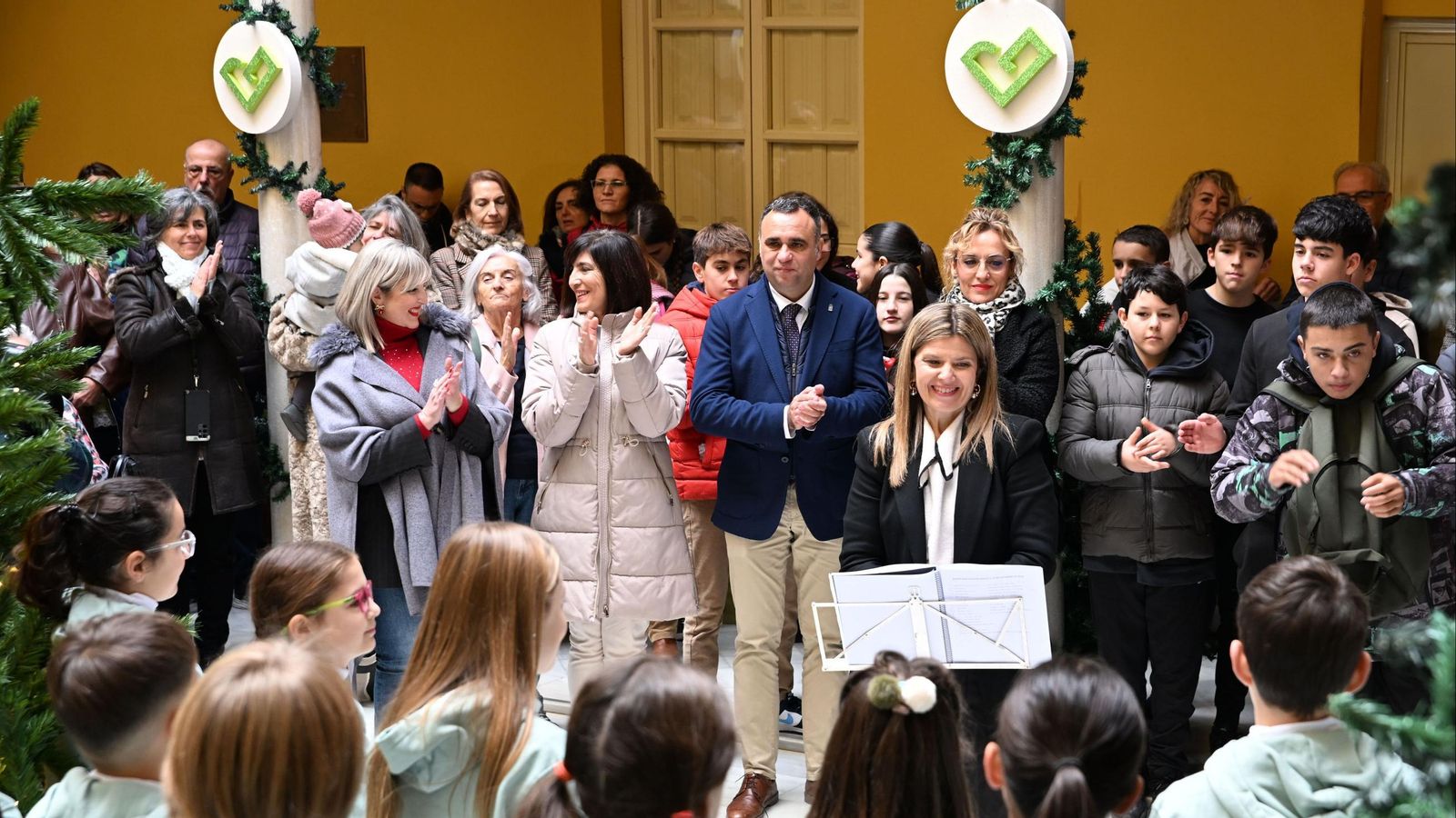 Actuación del Coro Infantil 'Pequeñas Voces de la Alhambra' en el Palacio de Niñas Nobles de Granada
