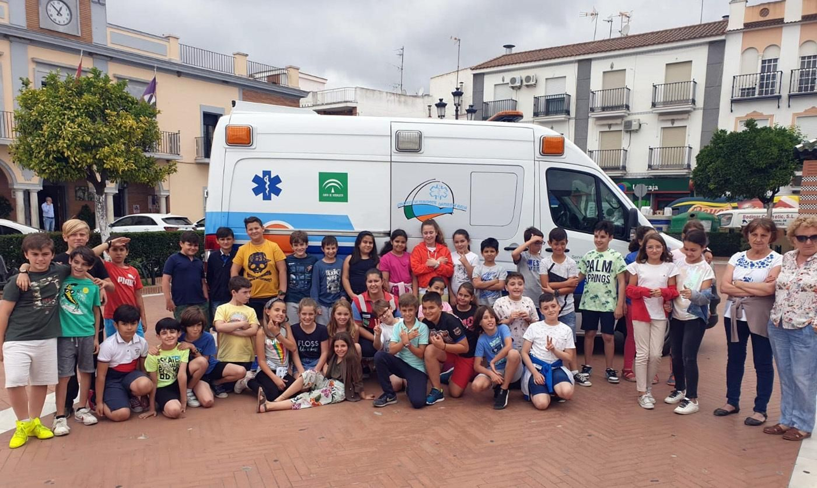Foto de familia de los chavales de Gibraleón que han participado en los talleres que ofrece el Consorcio.