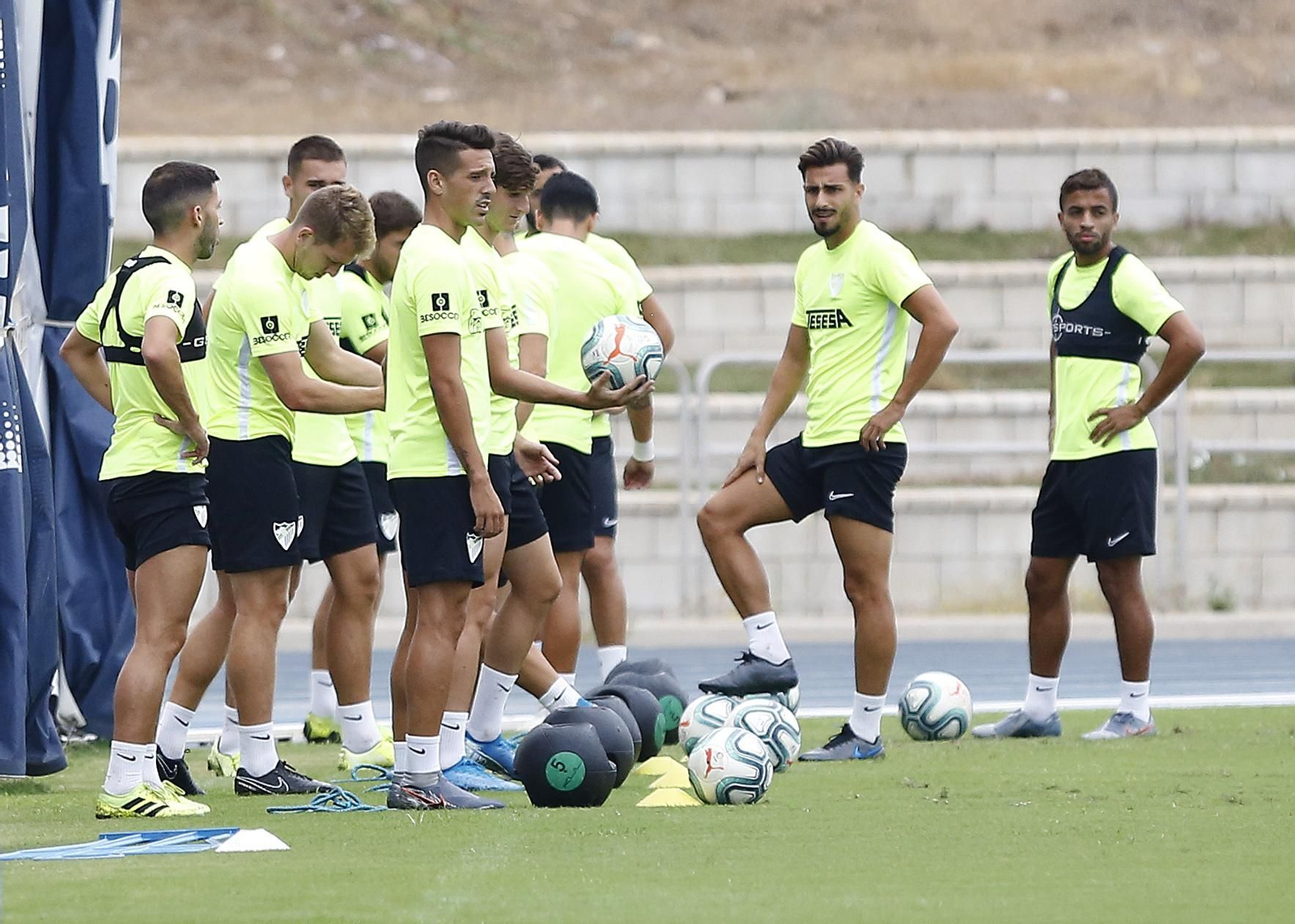 Los jugadores del Málaga, durante el entrenamiento.