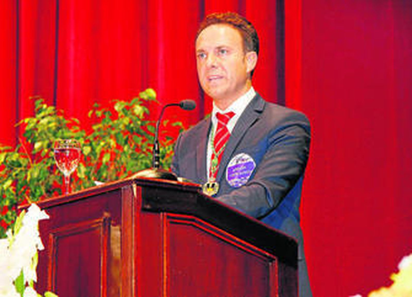 El nuevo alcalde David de la Encina, durante su intervención ayer en el pleno de su investidura como nuevo alcalde.