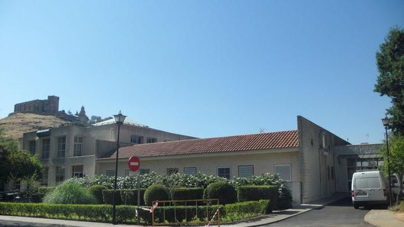 Exterior del centro de salud de Aracena.