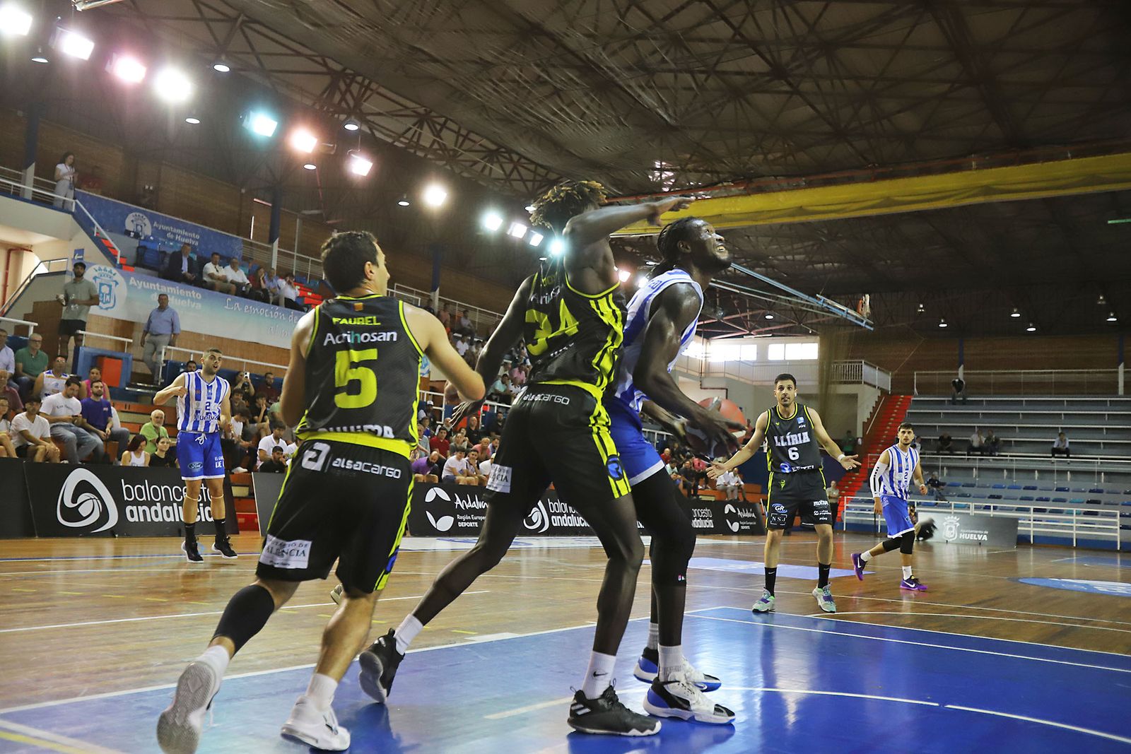 Imágenes de la Primera jornada de la fase final a LEB Plata: Huelva Comercio Viridis vs Refitel Basket Lliria