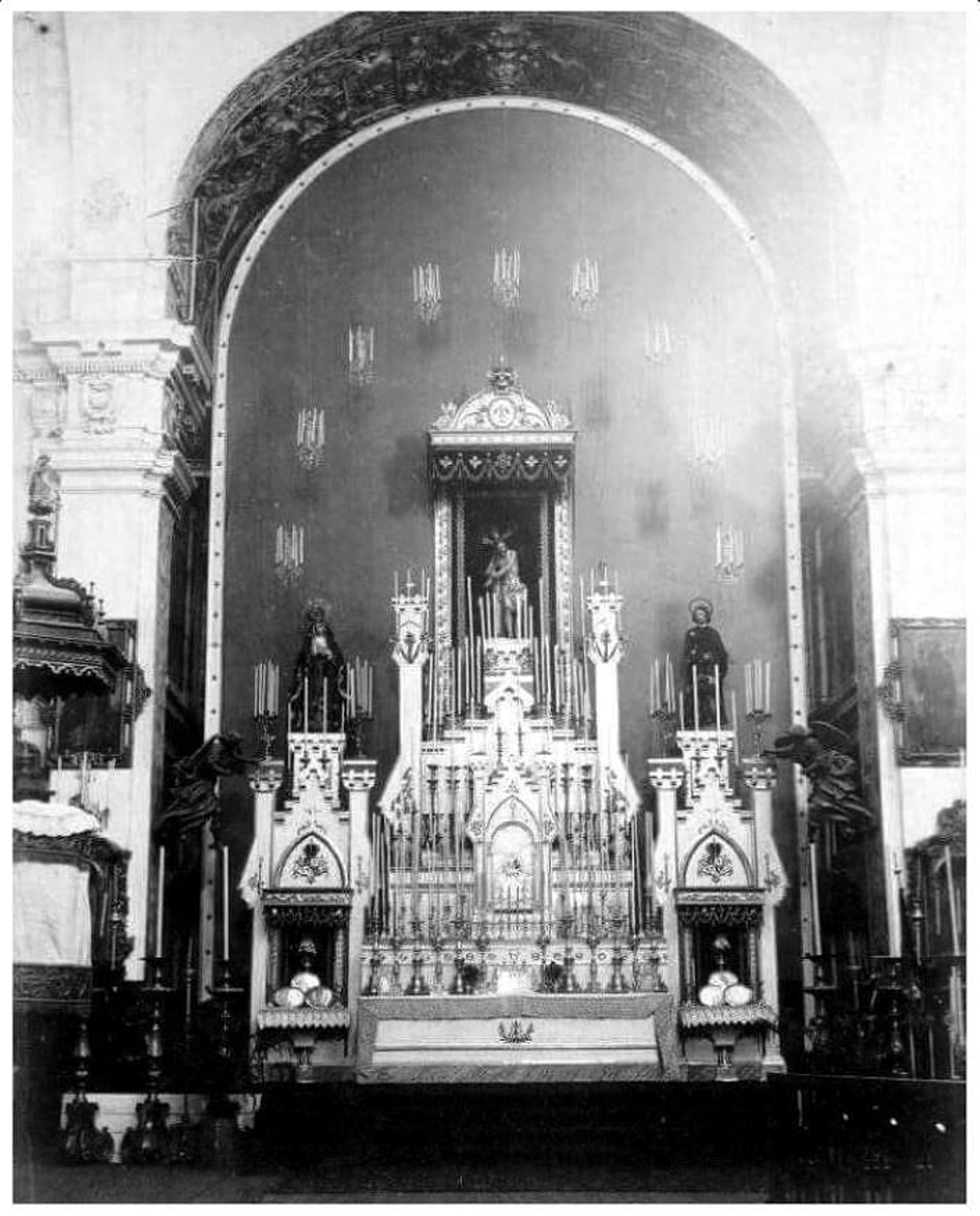 Altar de cultos de las Cigarreras en Los Terceros.
