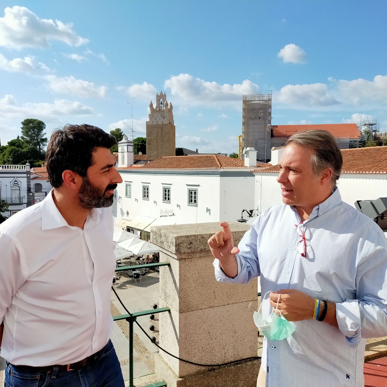 Momento de la entrevista al el presidente de la Cámara Municipal de Serpa.