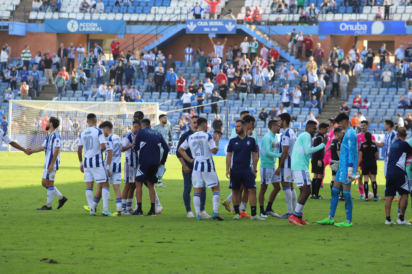 Imágenes del gran ambiente en el Nuevo Colombino para ver el  Recre-Burgos