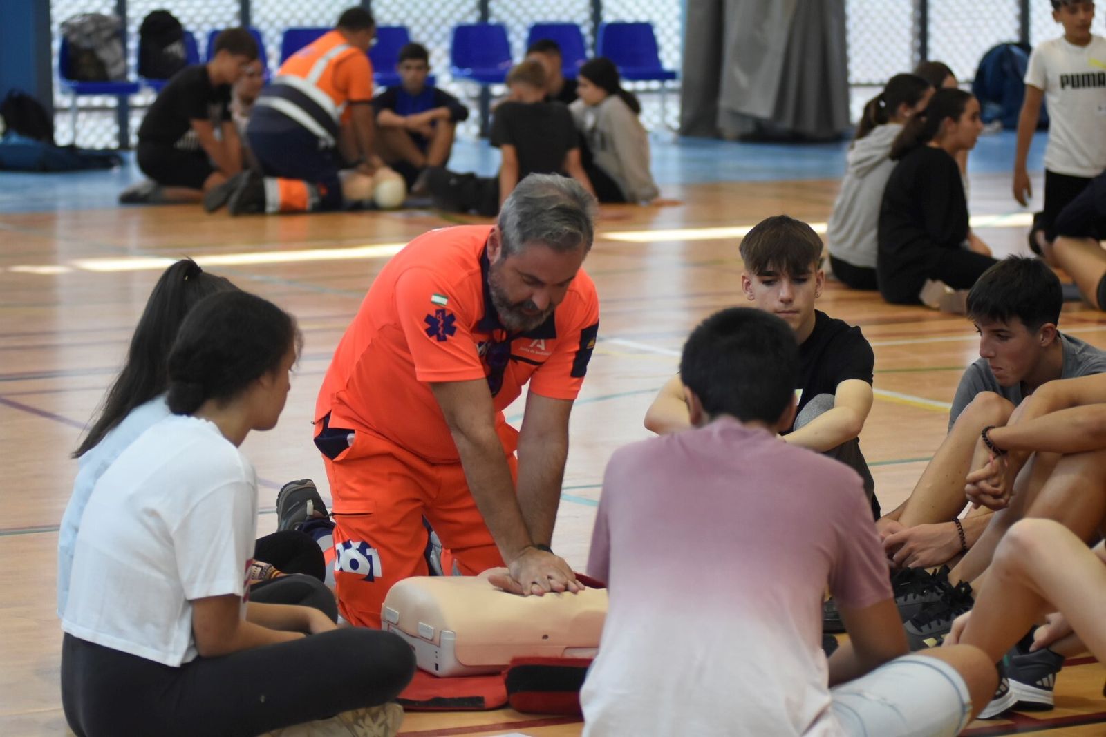 Las jornadas de formación en reanimación cardiopulmonar celebradas en el instituto Fidiana de Córdoba, en imágenes
