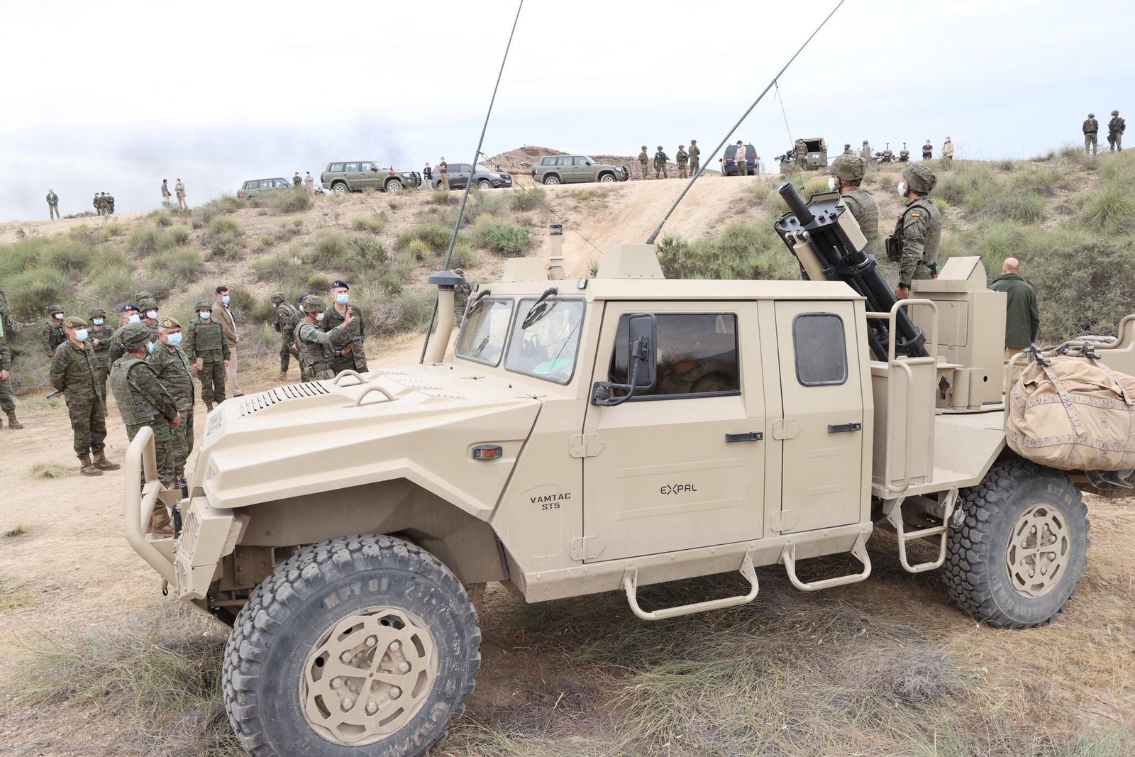 El Rey Felipe VI asiste a un ejercicio militar de la Brigada 2035 en Viator