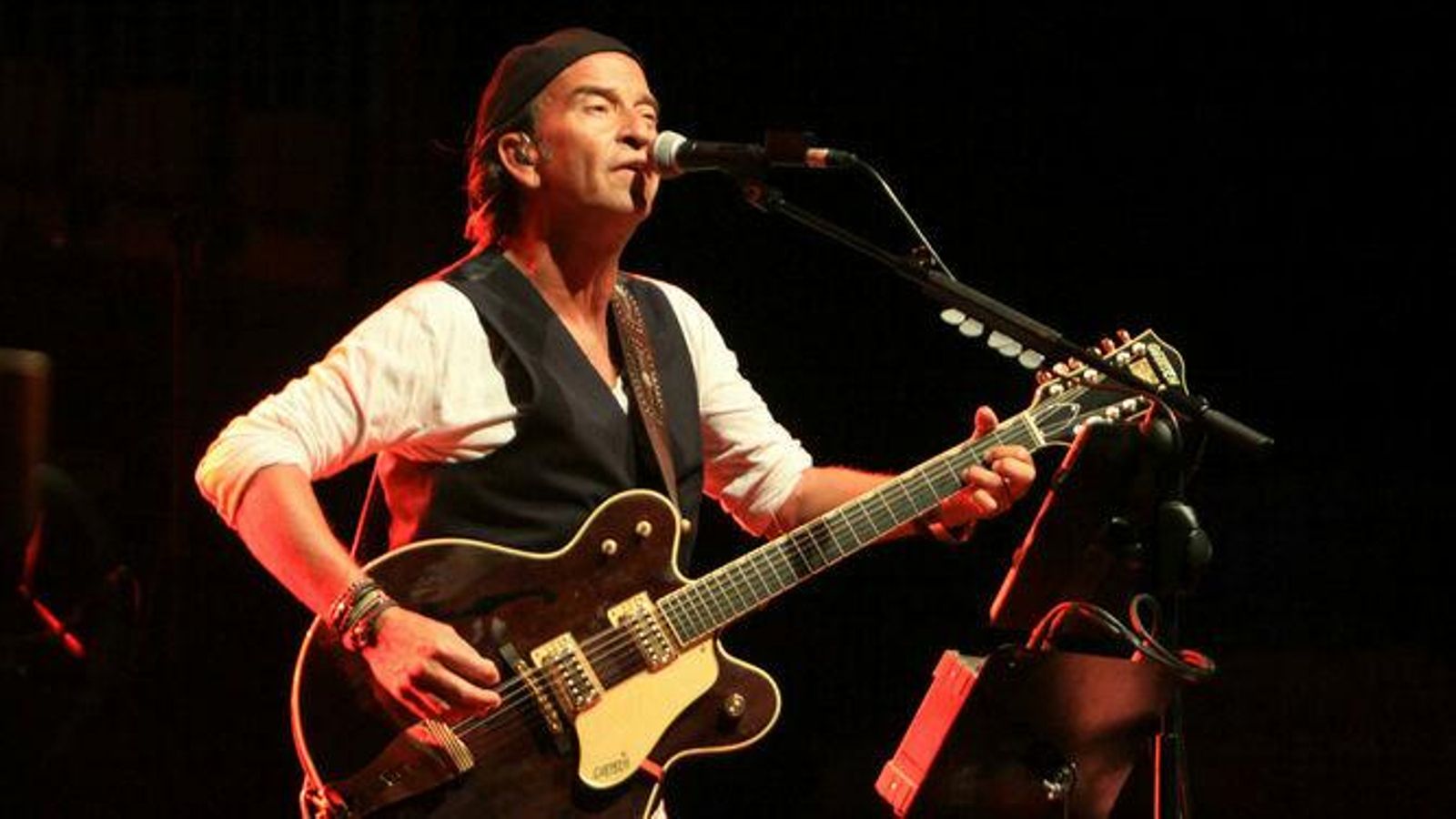 Álvaro Urquijo, en directo.