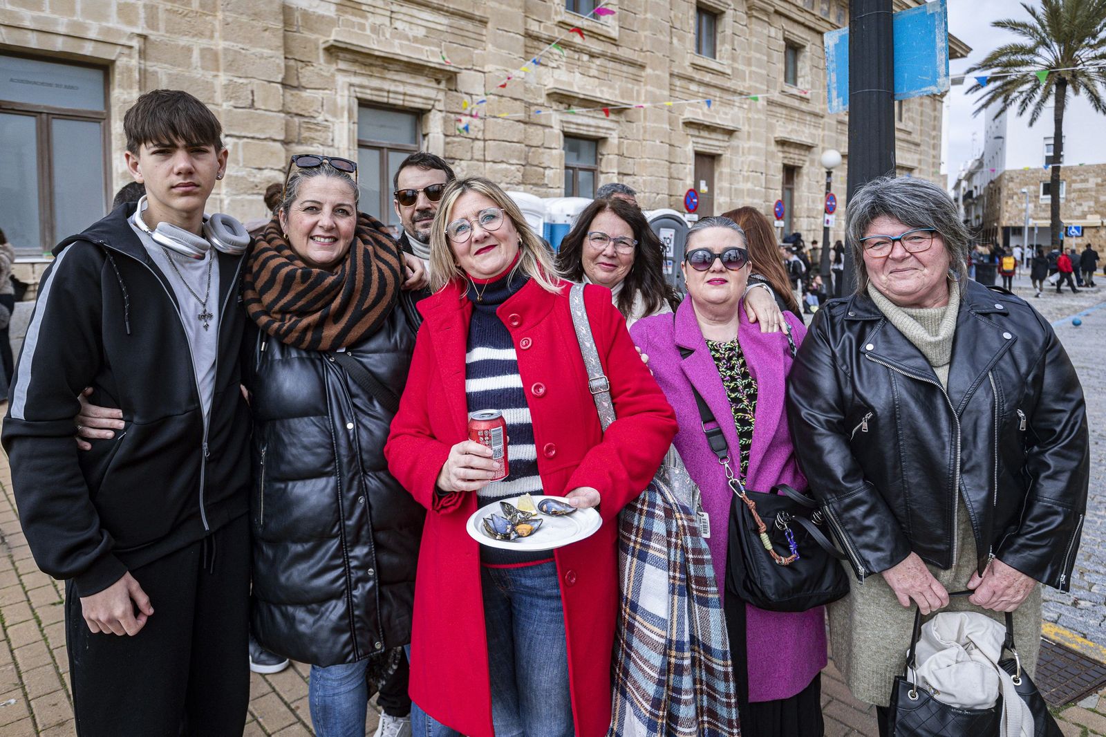 Las imágenes de la mejillonada popular en Cádiz 2026