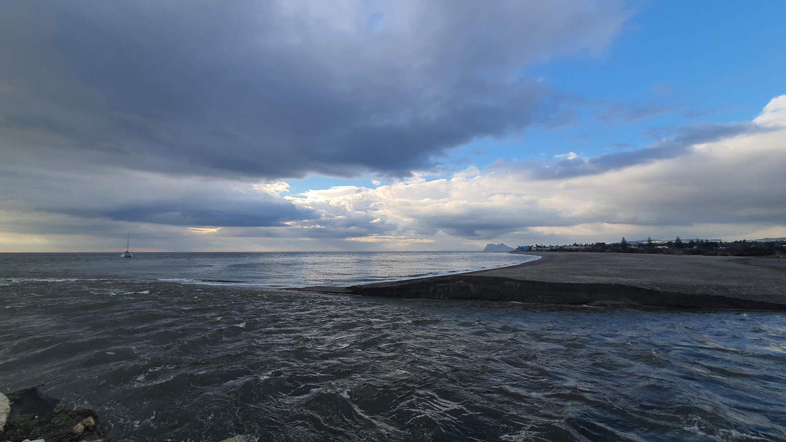 La desembocadura del río Guadiaro, de nuevo abierta.