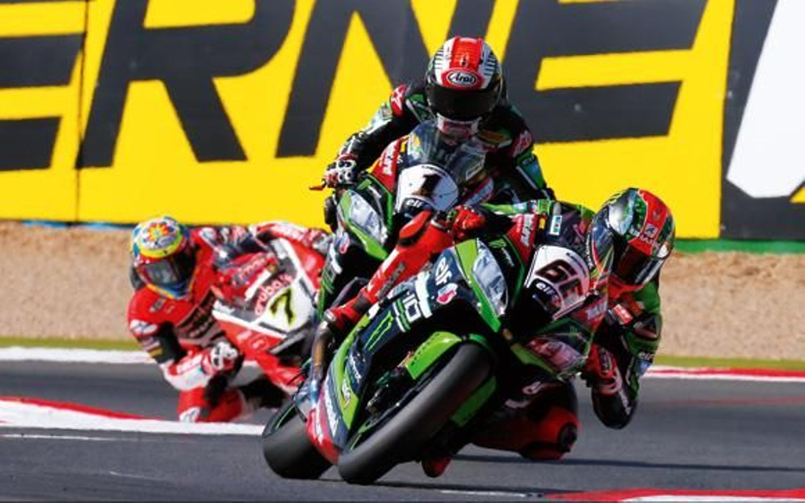 Varios pilotos del mundial de Superbikes.