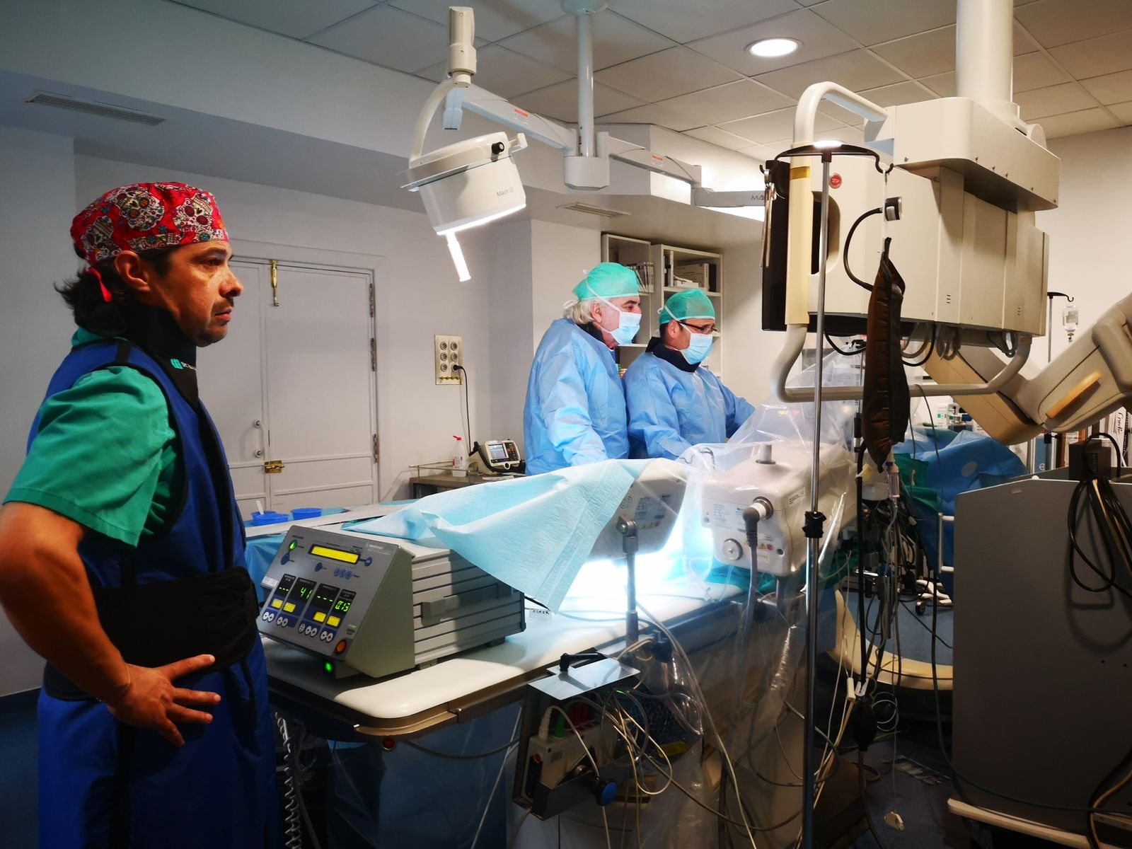 Profesionales del Hospital Cruz Roja de Córdoba durante una intervención.