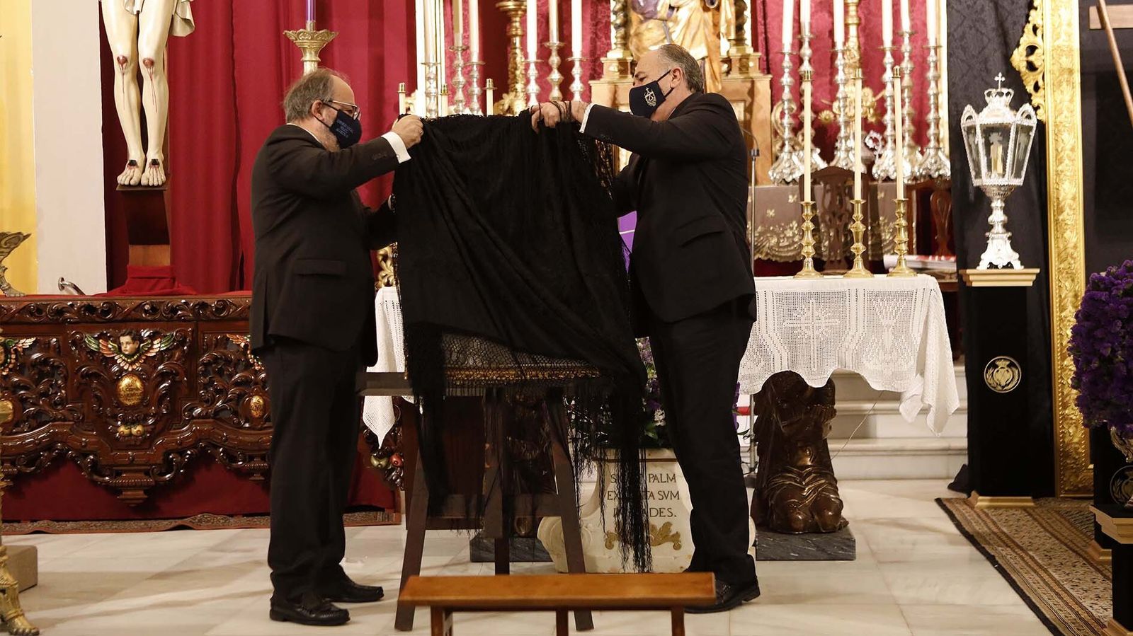 Las fotos de la presentación  del cartel oficial de la Semana Santa de Algeciras y la entrega de la Palma Cofrade