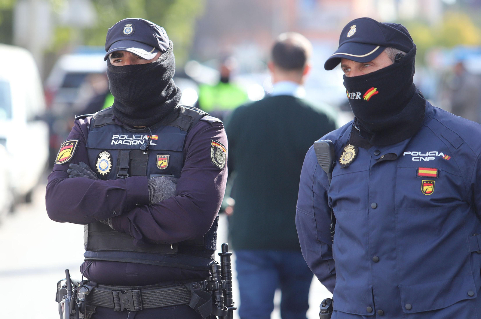 Imágenes del atrincherado que amenazaba con hacer estallar una bombona en el Torrejón, Huelva