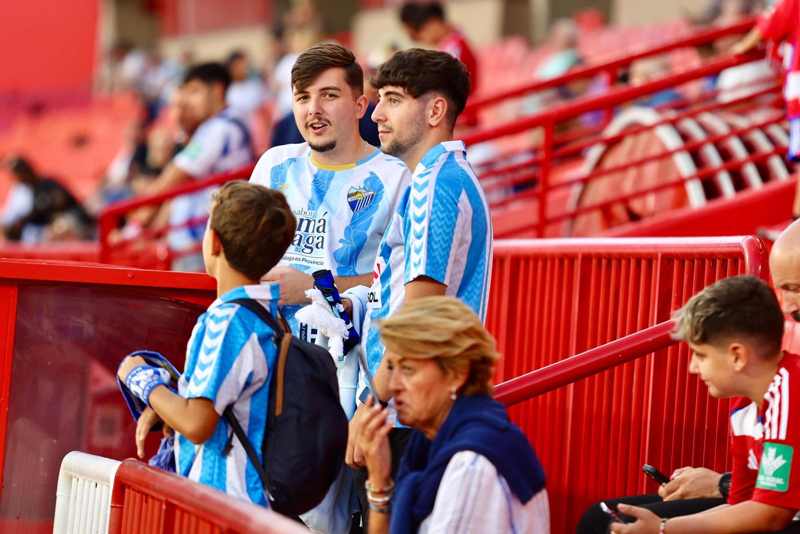 Búscate en la grada de Los Cármenes durante el Granada CF-Málaga CF
