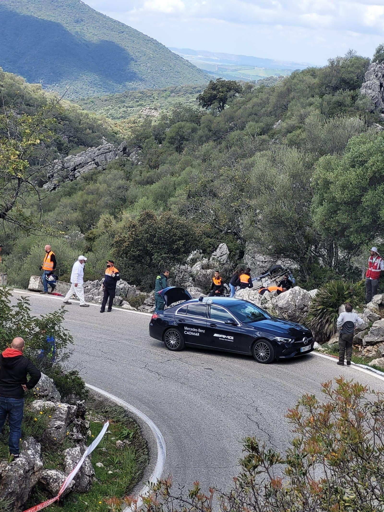 El vehículo de la organización en el lugar del accidente