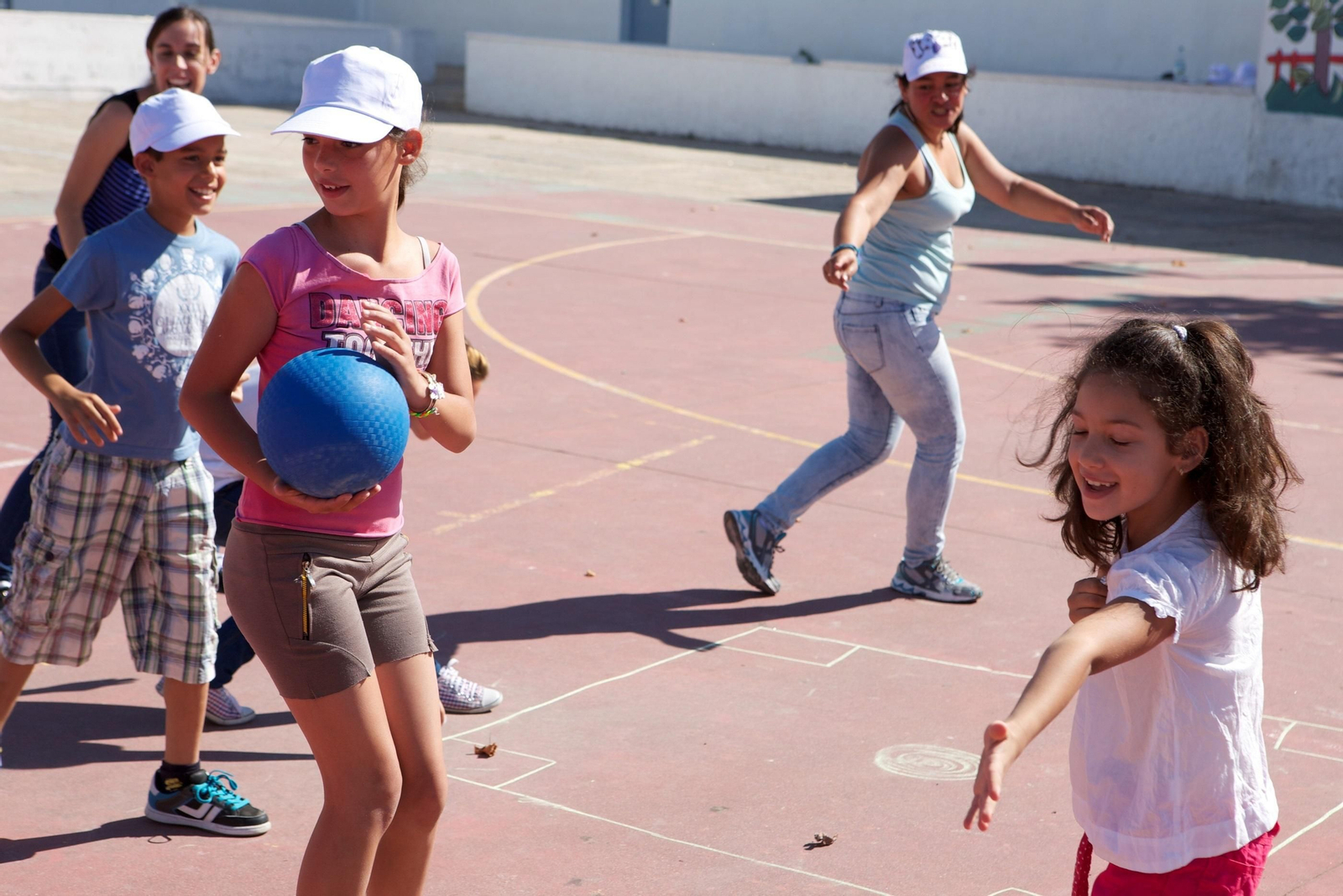 Niños participando en actividades promovidas por CaixaProinfancia.