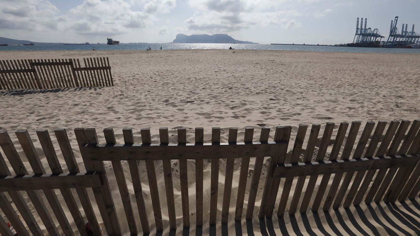 La playa de El Rinconcillo, este lunes.