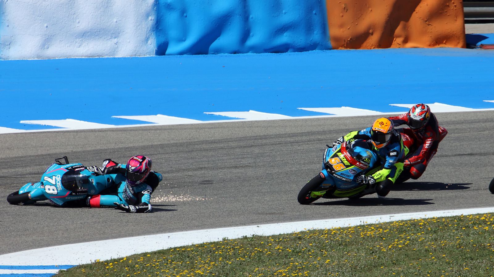 Imágenes de las caídas en las carreras del GP España en Jerez