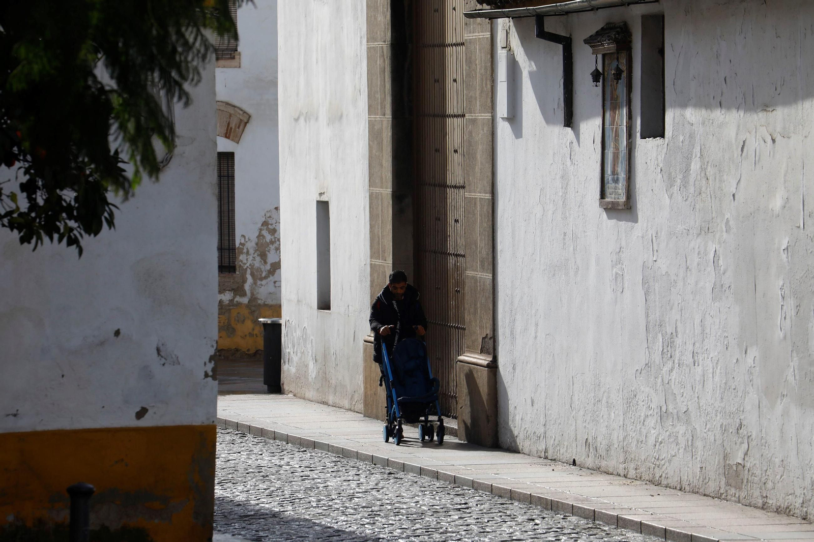 Un paseo en imágenes por el barrio de Santa Marina en pleno invierno