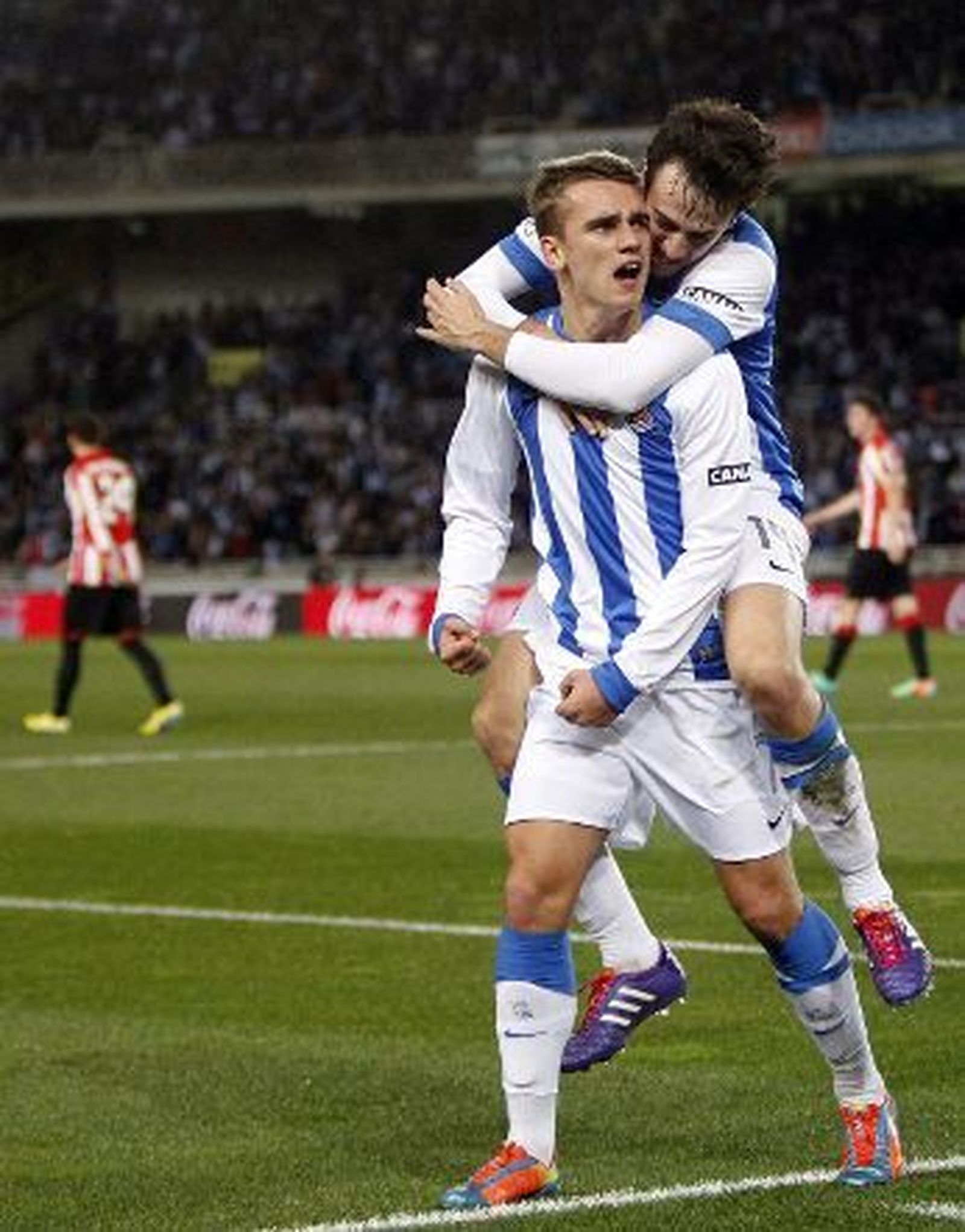 Griezmann y Pardo resuelven en derbi vasco (2-0)