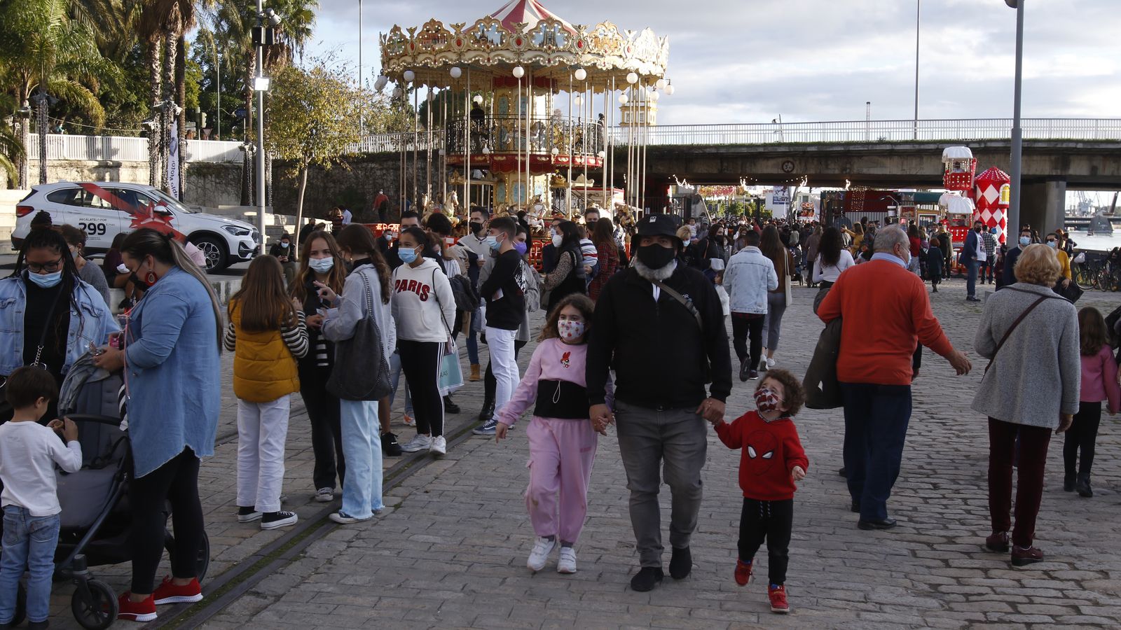 Muelle de Nueva York. Tiempo primaveral en las atracciones