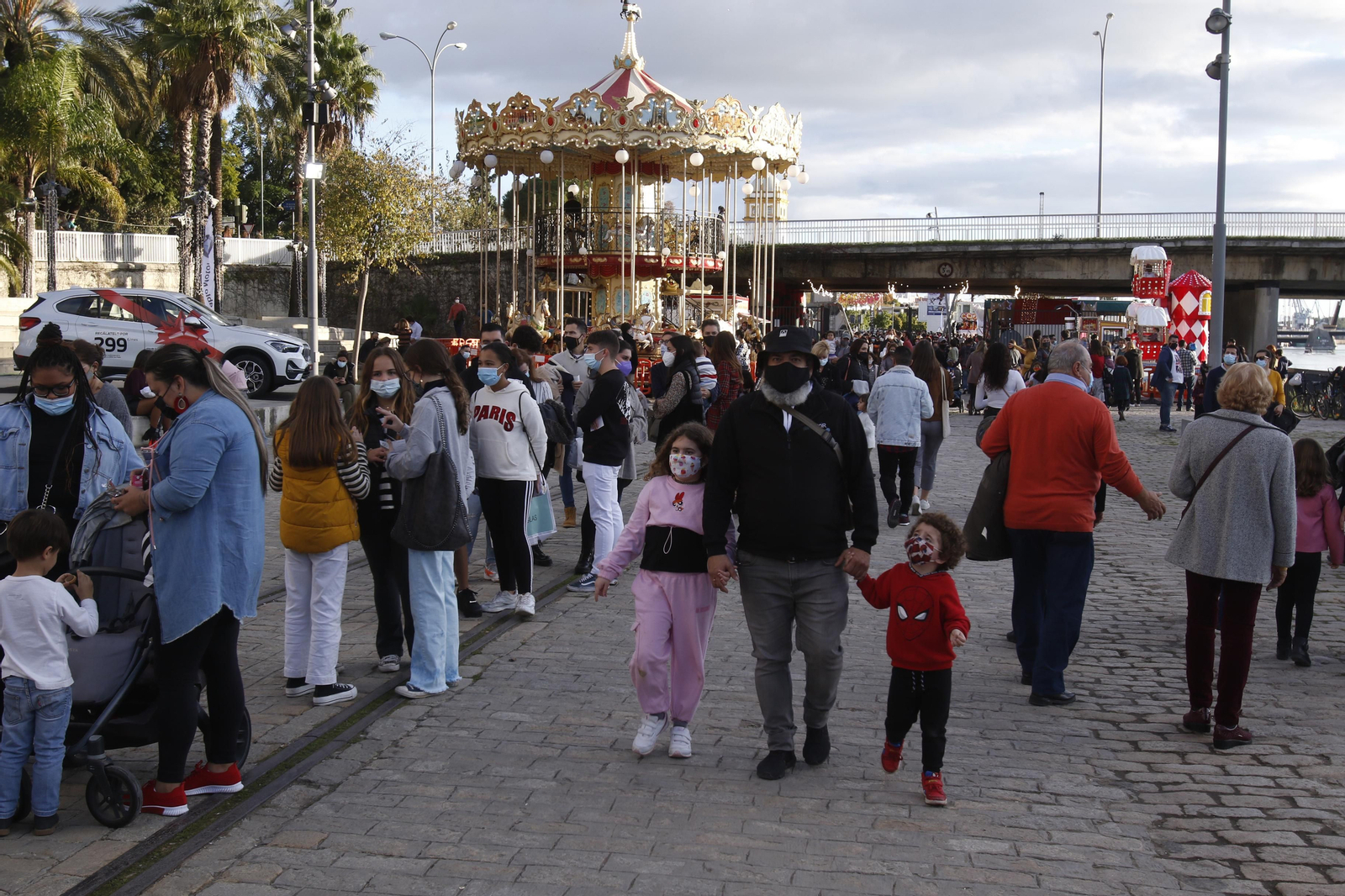 Muelle de Nueva York. Tiempo primaveral en las atracciones