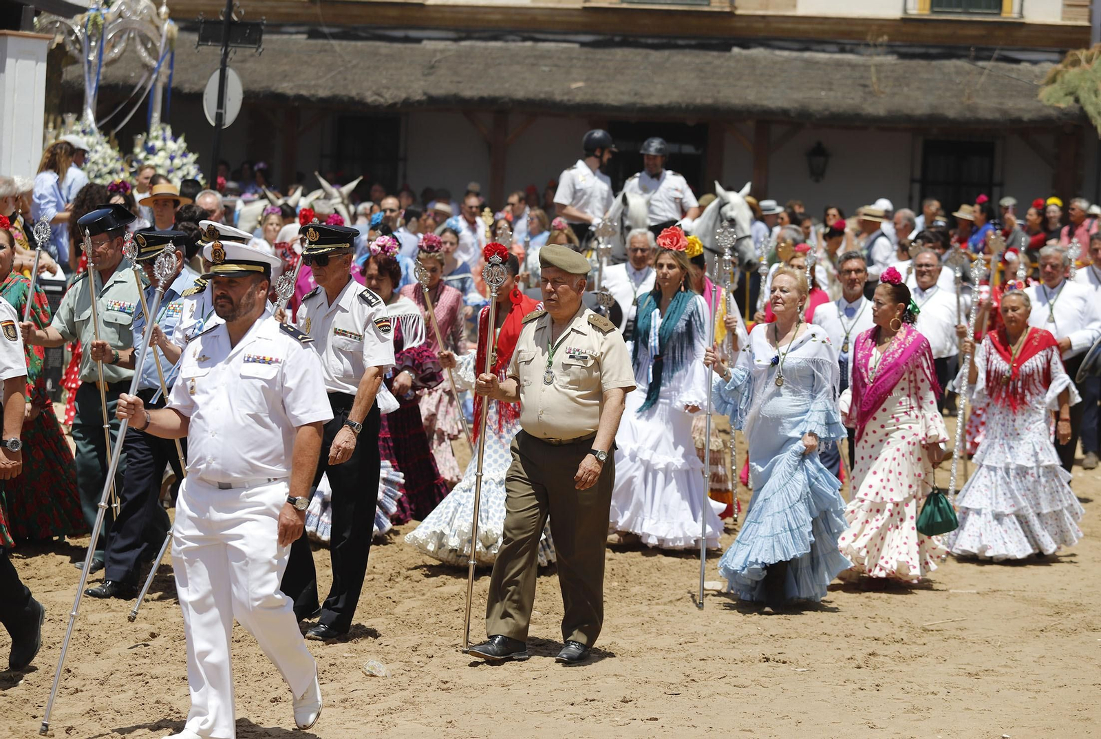 Presentación de la Hermandad de Huelva ante la Blanca Paloma