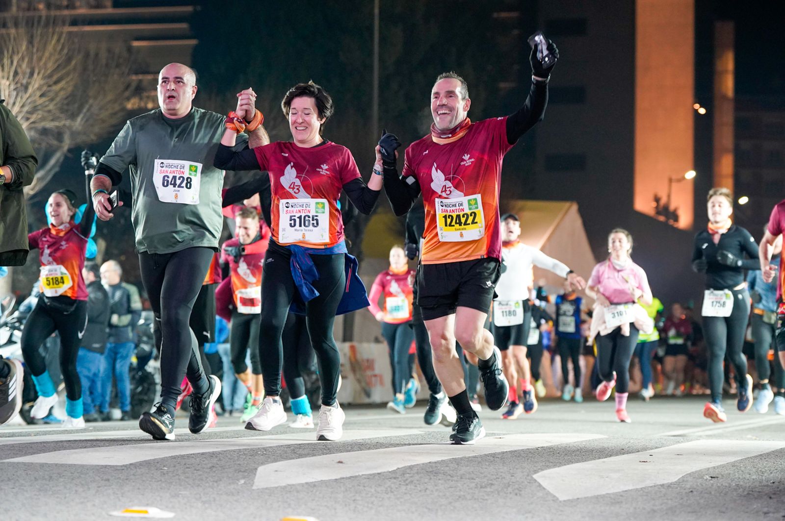 En imágenes: búscate en tu llegada a meta de la Carrera de San Antón 2026 (19)