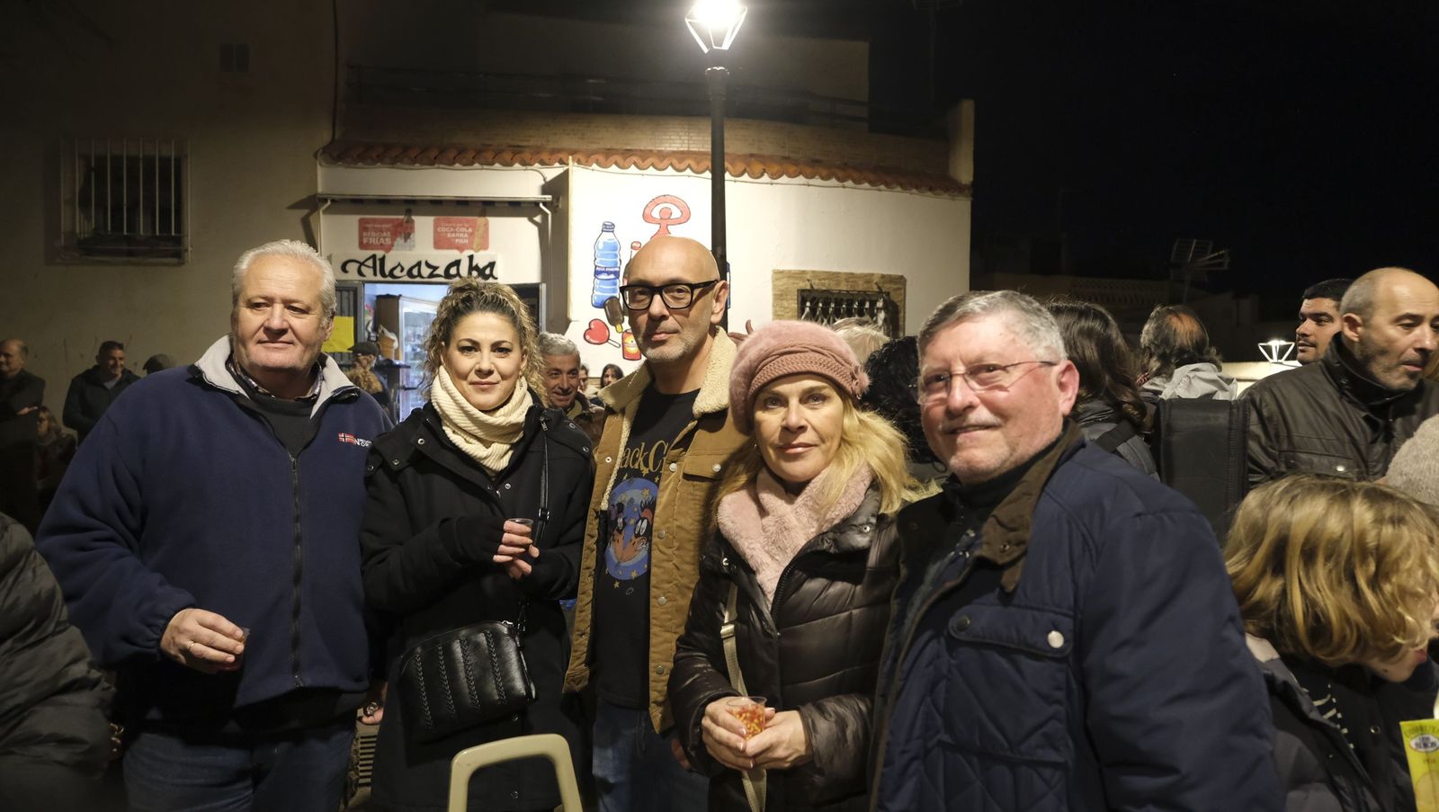 Las Hogueras de San Antón del casco histórico de Almería, en imágenes