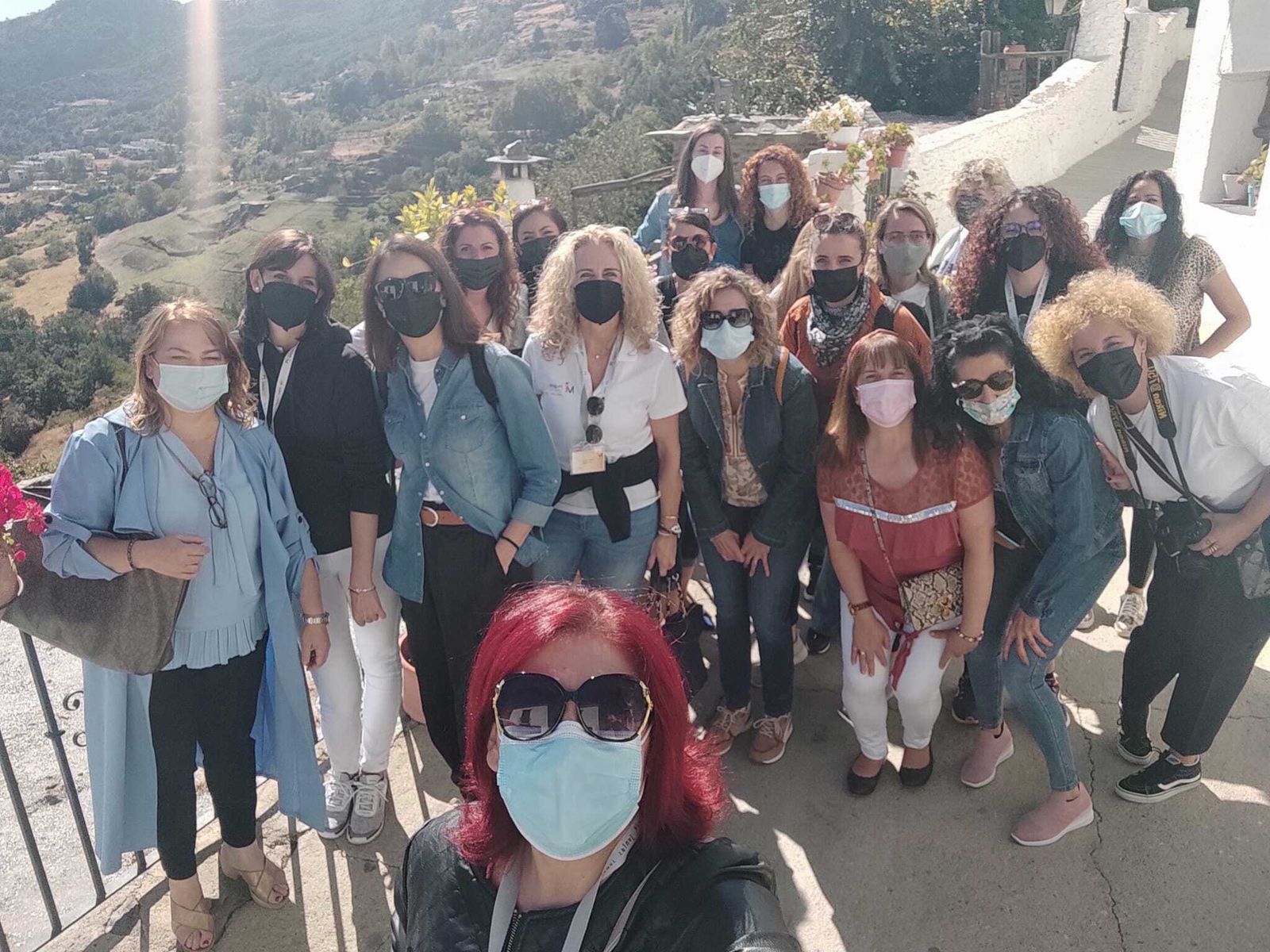 El grupo de Mujeres con Iniciativa durante su visita a Capileira.