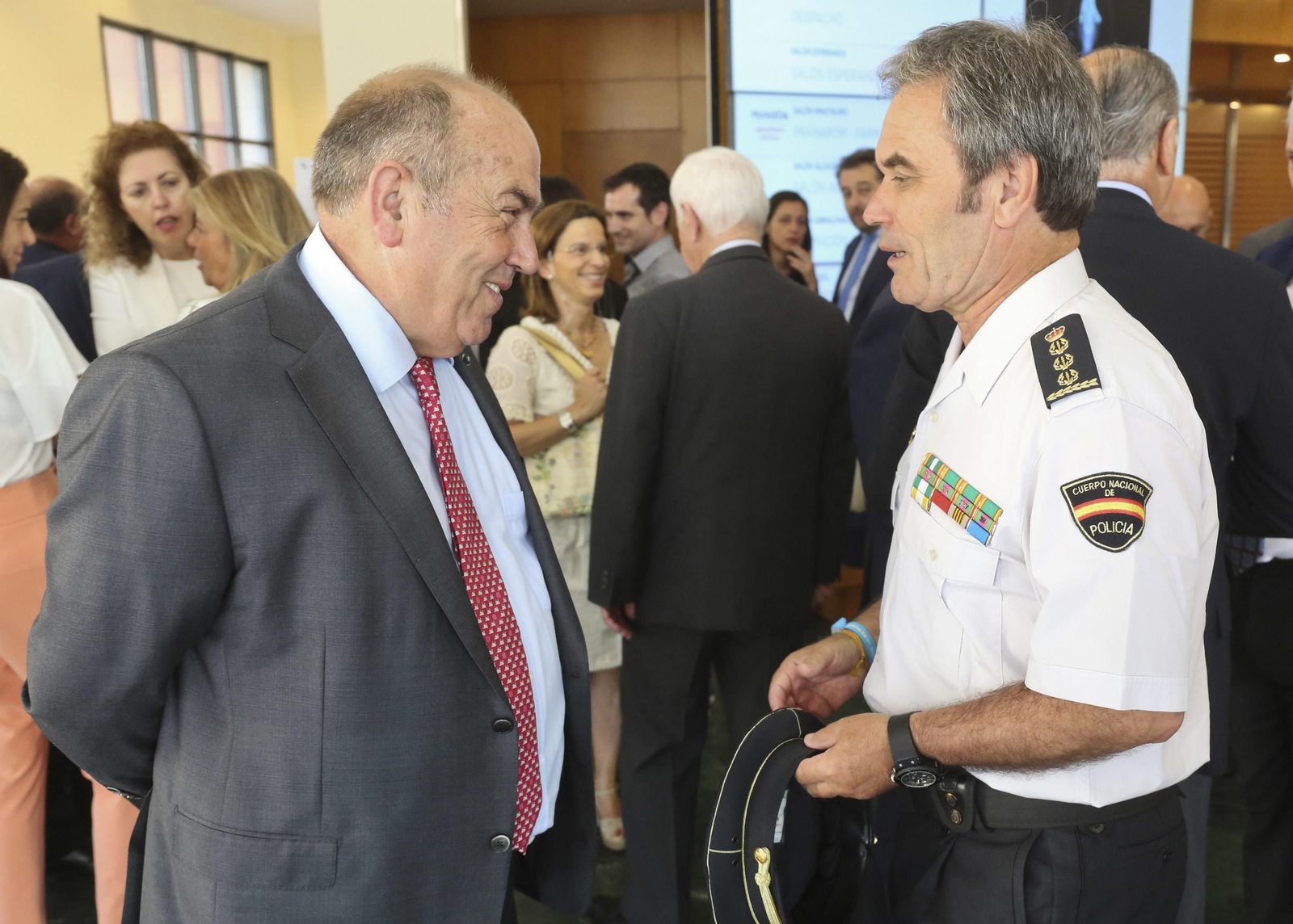 Las imágenes del desayuno-coloquio con Isabel García Tejerina