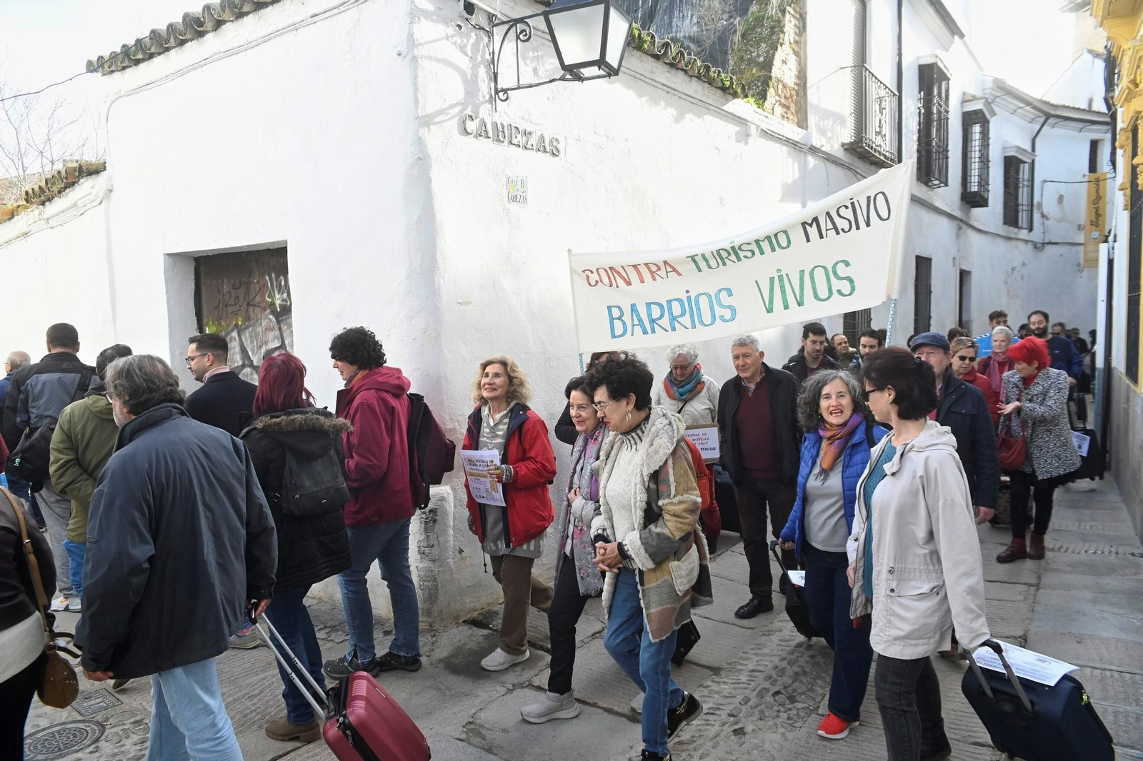El  'free tour' reivindicativo de los vecinos del Casco Histórico de Córdoba contra el turismo masivo, en imágenes