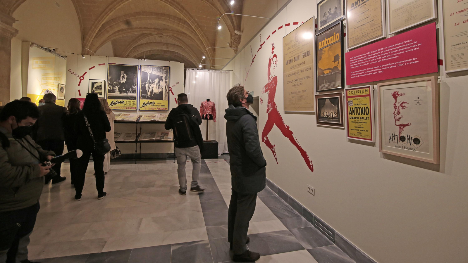 Inaugurada la exposición de Antonio El Bailarín