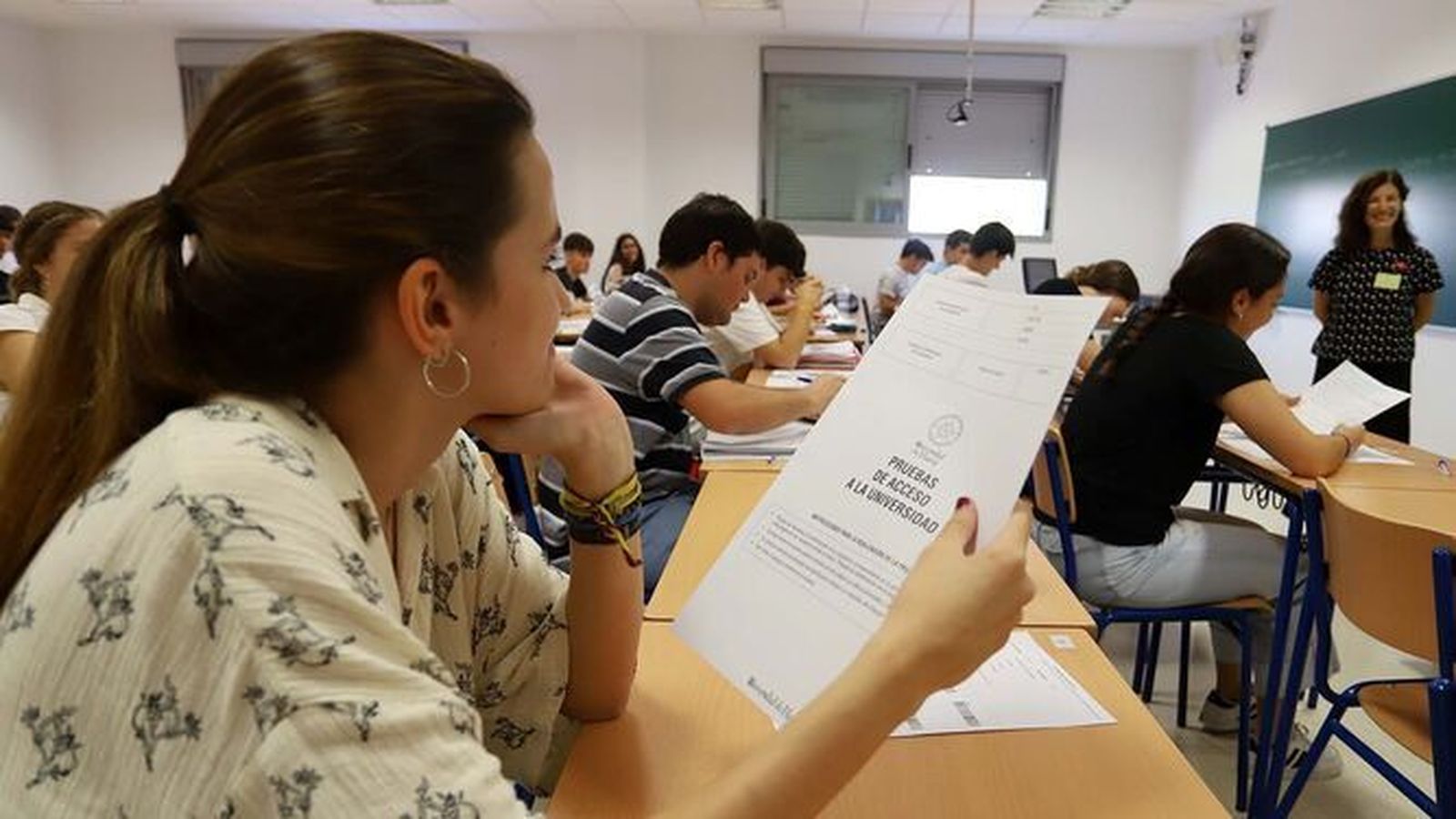 Una estudiante durante las Pruebas de Acceso a la Universidad.