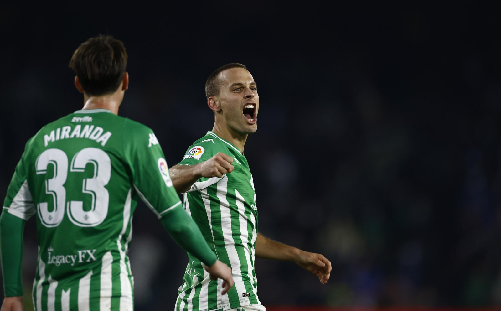 Canales celebra su gol, el segundo del Betis, ante Miranda.