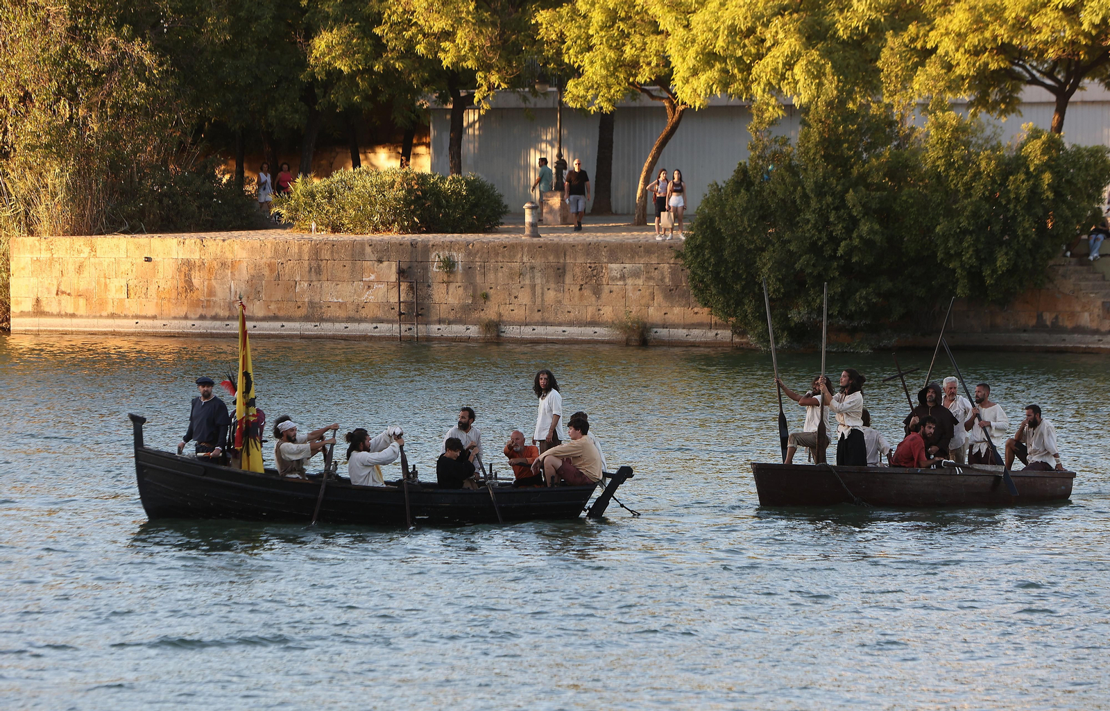 DESEMBARCO DE 18 ACTORES REPRESENTANDO A ELCANO Y ESCOLTADOS POR EL TERCIO DE OLIVARES