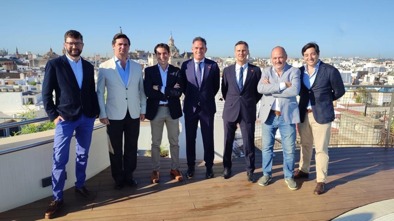 Representantes de la nueva candidatura de la ASET con Jorge Robles (tercero por la izquierda).