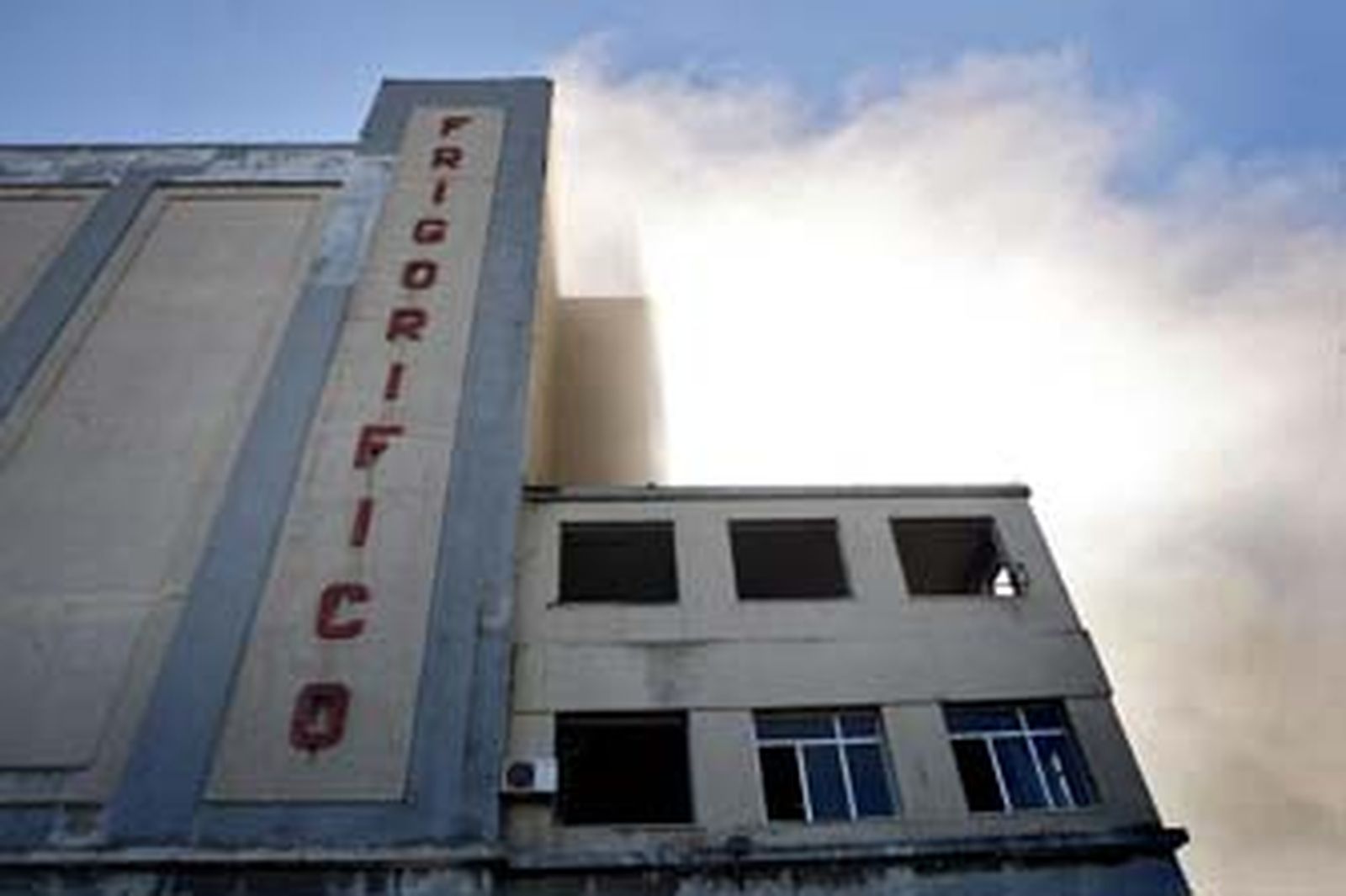 La Autoridad Portuaria derribará el edificio Pleamar con carácter urgente