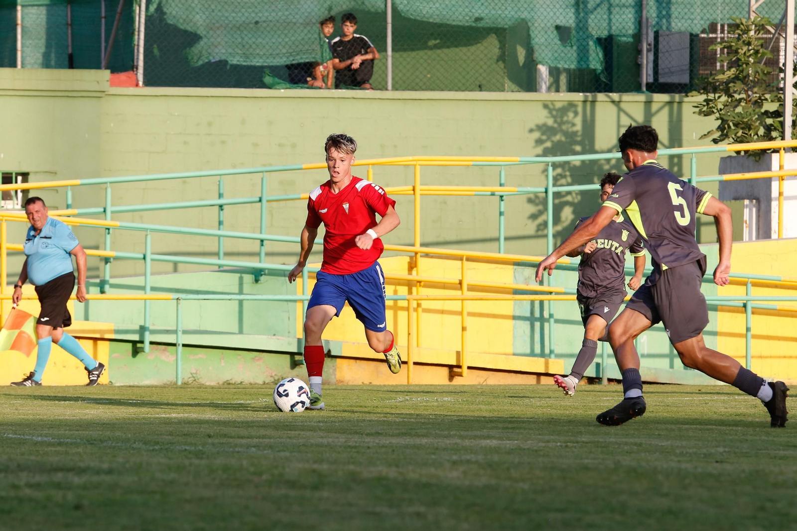 Las fotos del triangular en el estadio Carlos Piña de Los Barrios con el Algeciras CF y el Ceuta B