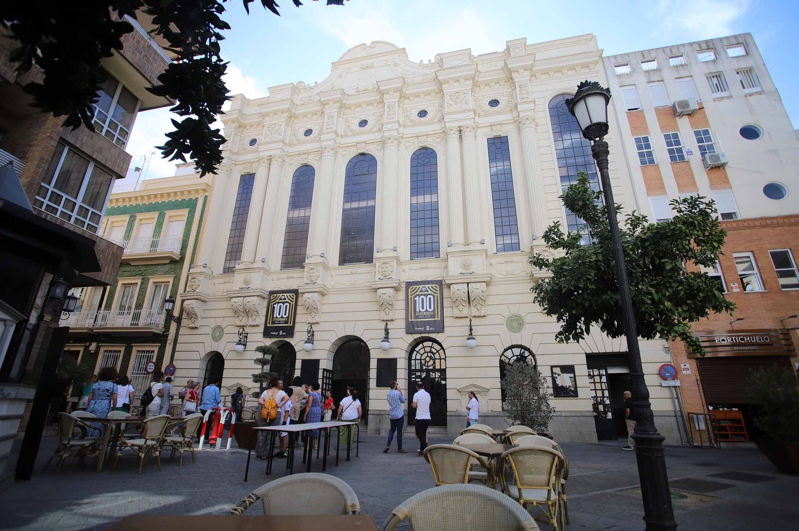Imágenes de la visita guiada al Gran Teatro de Huelva por su 100 aniversario