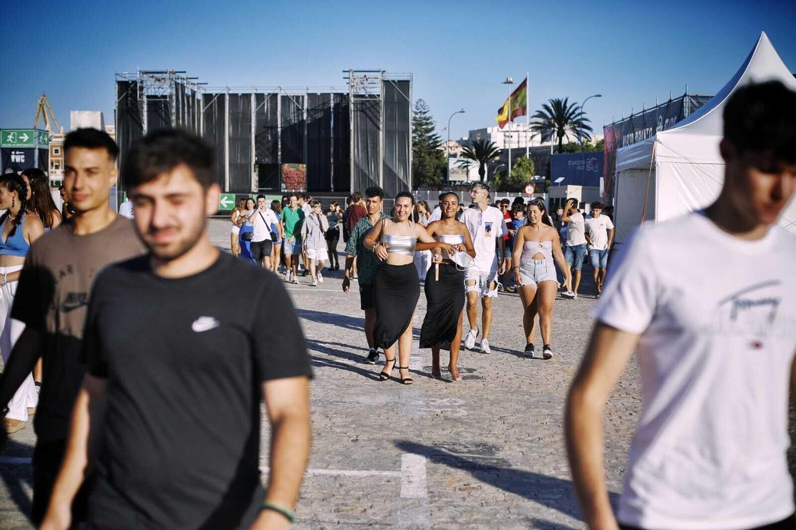Búscate en el concierto de Myke Towers en el muelle de Cádiz