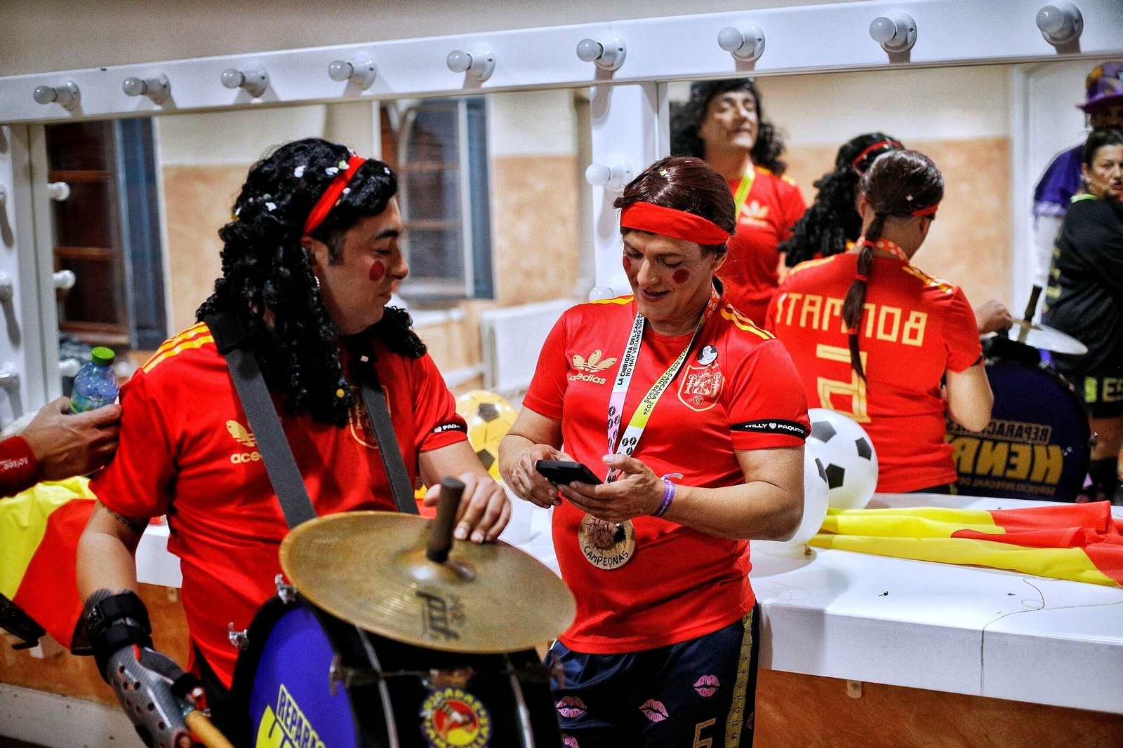 Chirigota 'No hay verano sin besos' en camerinos