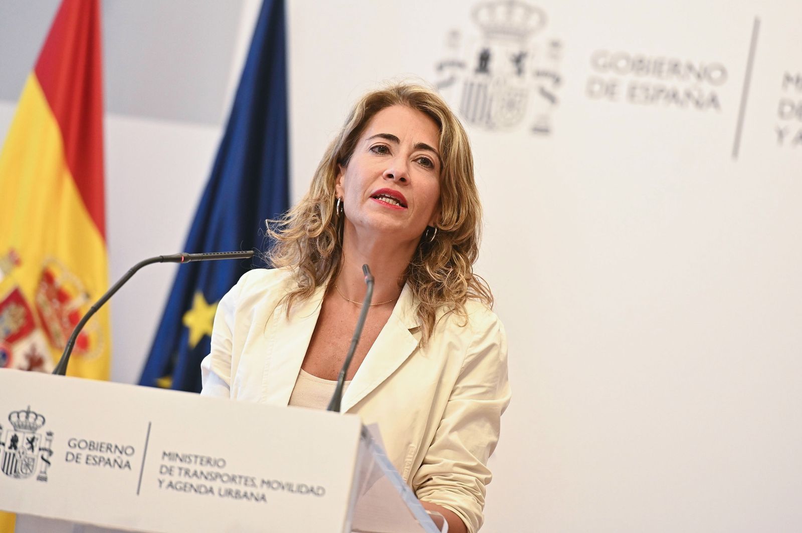 La ministra de Transportes, Movilidad y Agenda Urbana, Raquel Sánchez, comparece este jueves en la sede del Ministerio, para informar sobre las nuevas medidas para ayudar al sector del Transporte